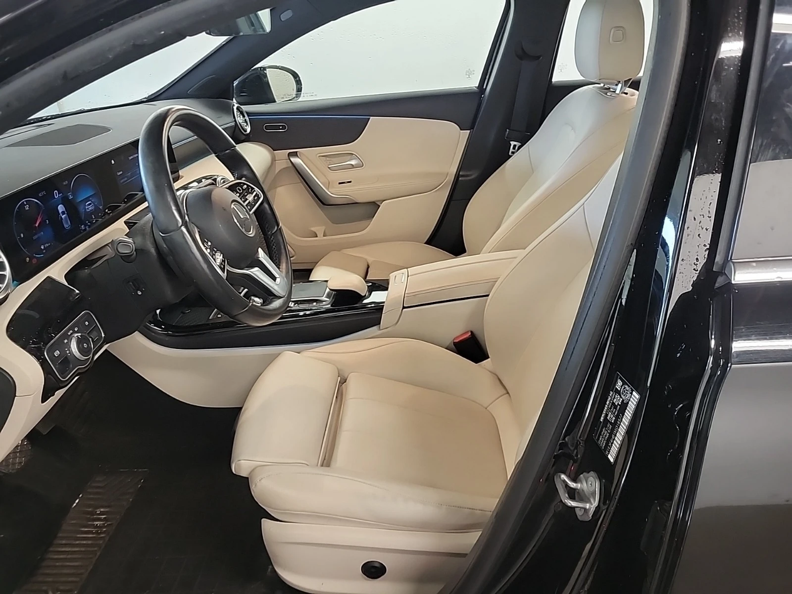 Mercedes-Benz A 250 4MATIC * * CARFAX * * АВТО КРЕДИТ * *  - изображение 5