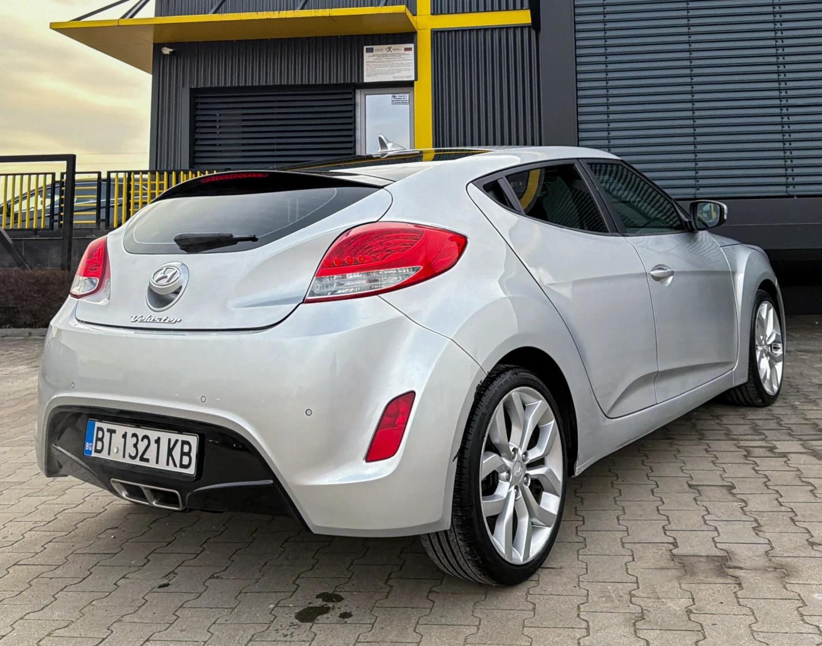 Hyundai Veloster  1.6 GDi, снимка 6 - Автомобили и джипове - 53728362