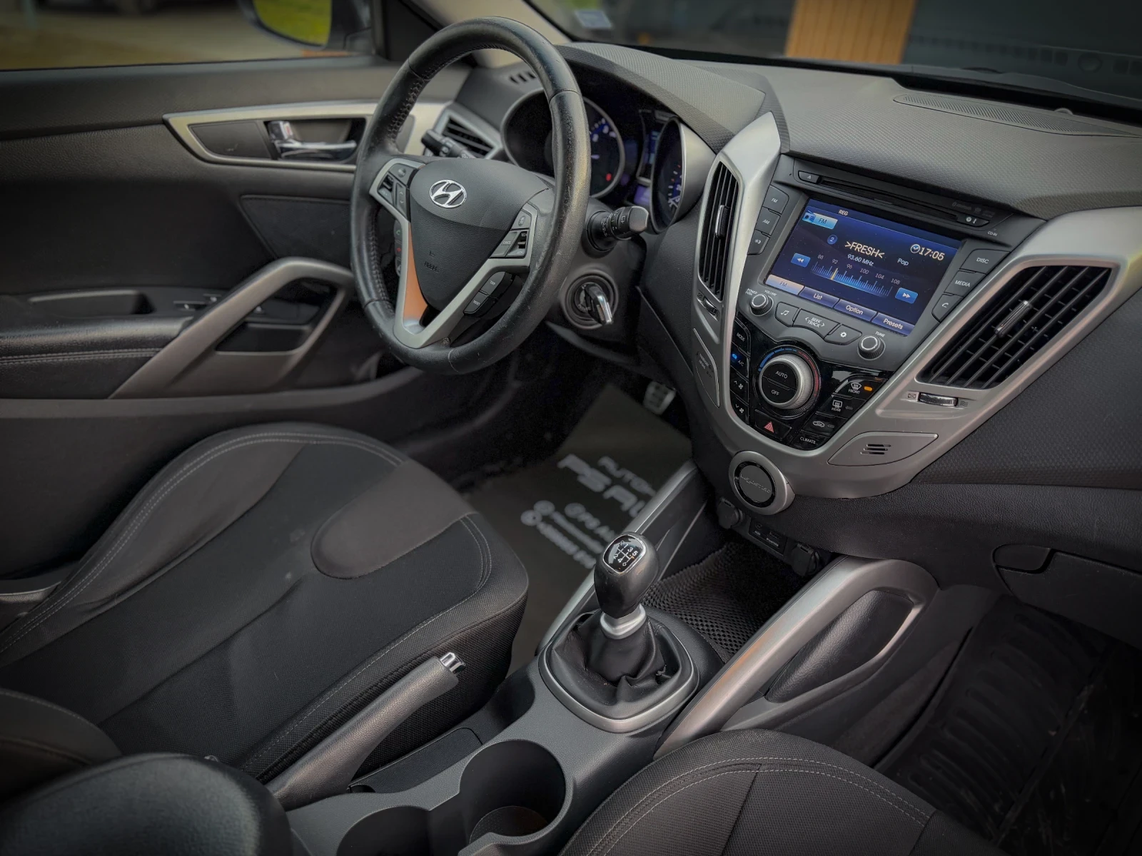 Hyundai Veloster  1.6 GDi, снимка 8 - Автомобили и джипове - 53728362