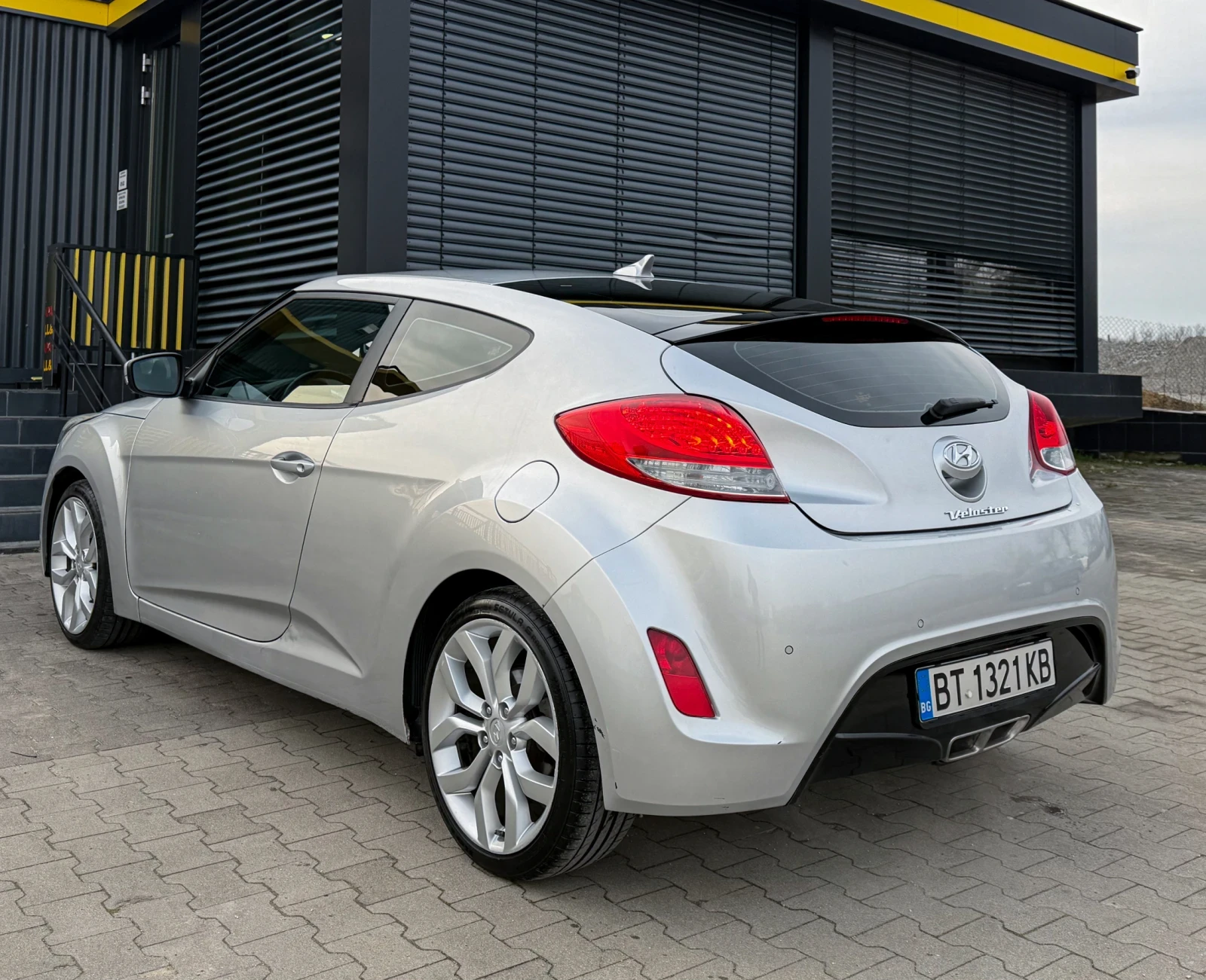 Hyundai Veloster  1.6 GDi, снимка 5 - Автомобили и джипове - 53728362