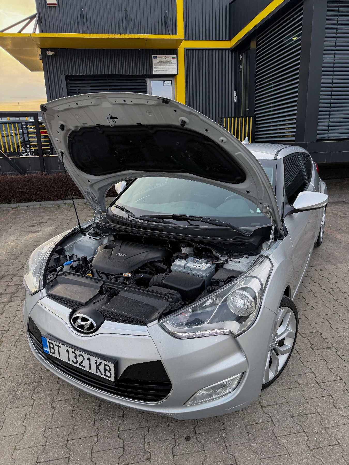 Hyundai Veloster  1.6 GDi, снимка 17 - Автомобили и джипове - 53728362