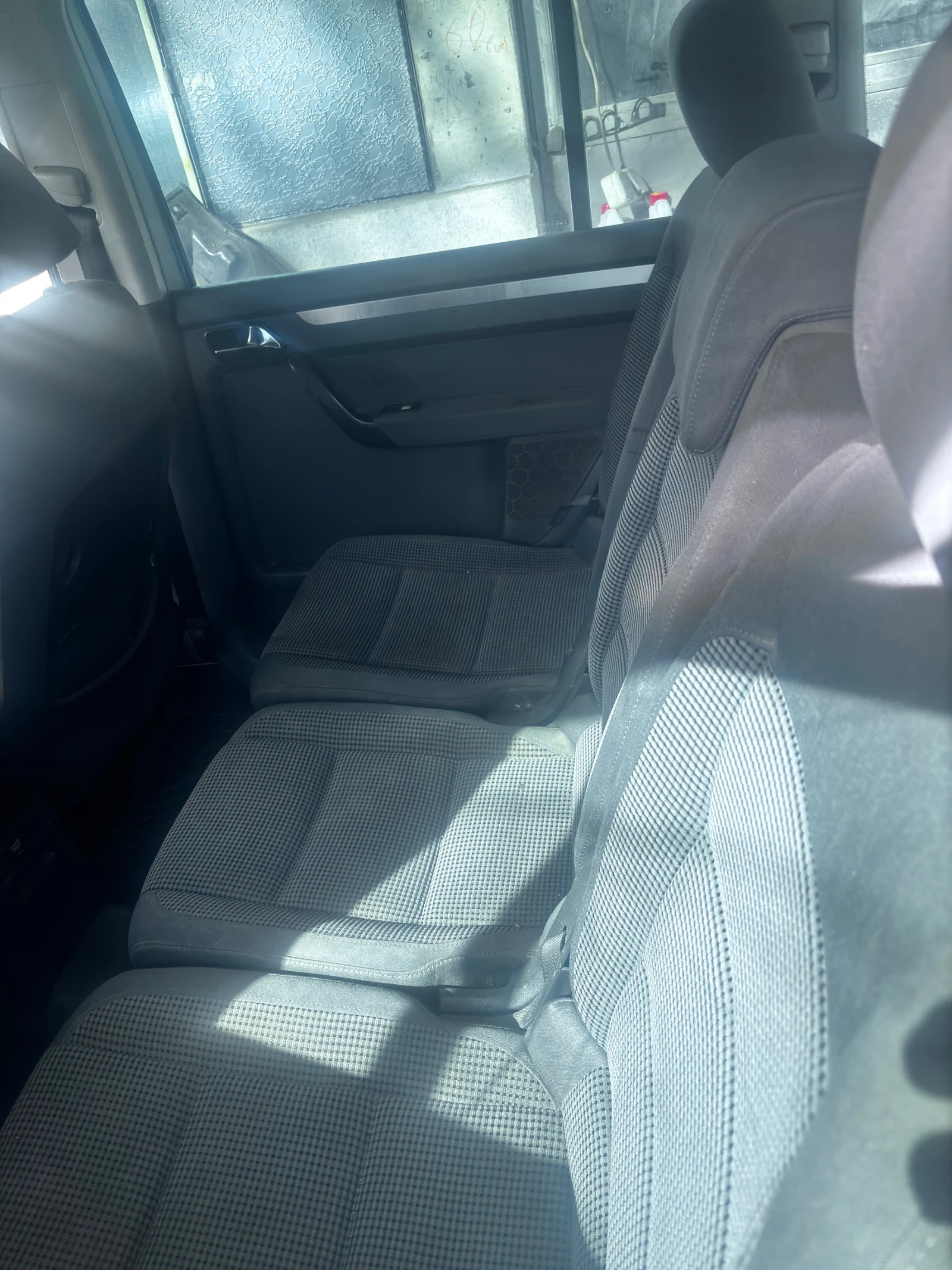 VW Touran, снимка 8 - Автомобили и джипове - 53783342