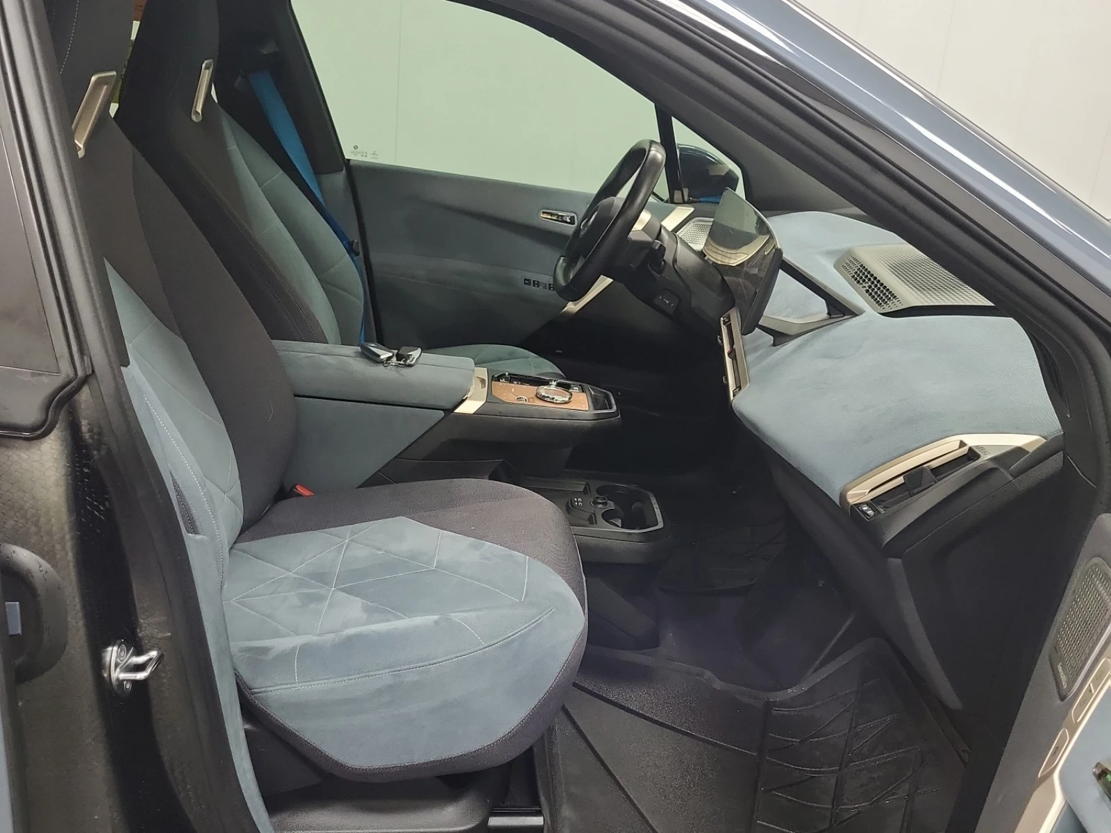 BMW iX XDRIVE50 | 360 КАМЕРА | HARMAN/KARDON | ПАНОРАМА |, снимка 15 - Автомобили и джипове - 54085202