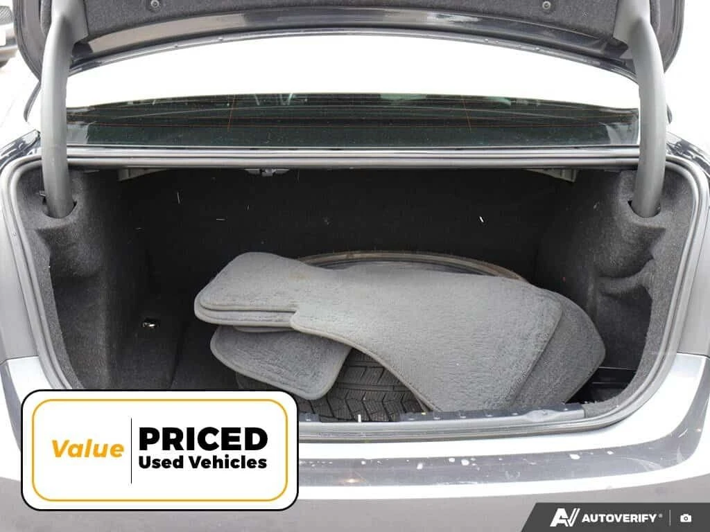 BMW 330 * 330i xDrive Sedan * CARFAX * ЦЕНА ДО БГ, снимка 15 - Автомобили и джипове - 54208199