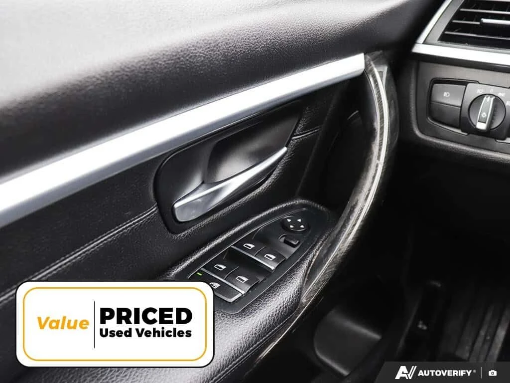 BMW 330 * 330i xDrive Sedan * CARFAX * ЦЕНА ДО БГ, снимка 14 - Автомобили и джипове - 54208199