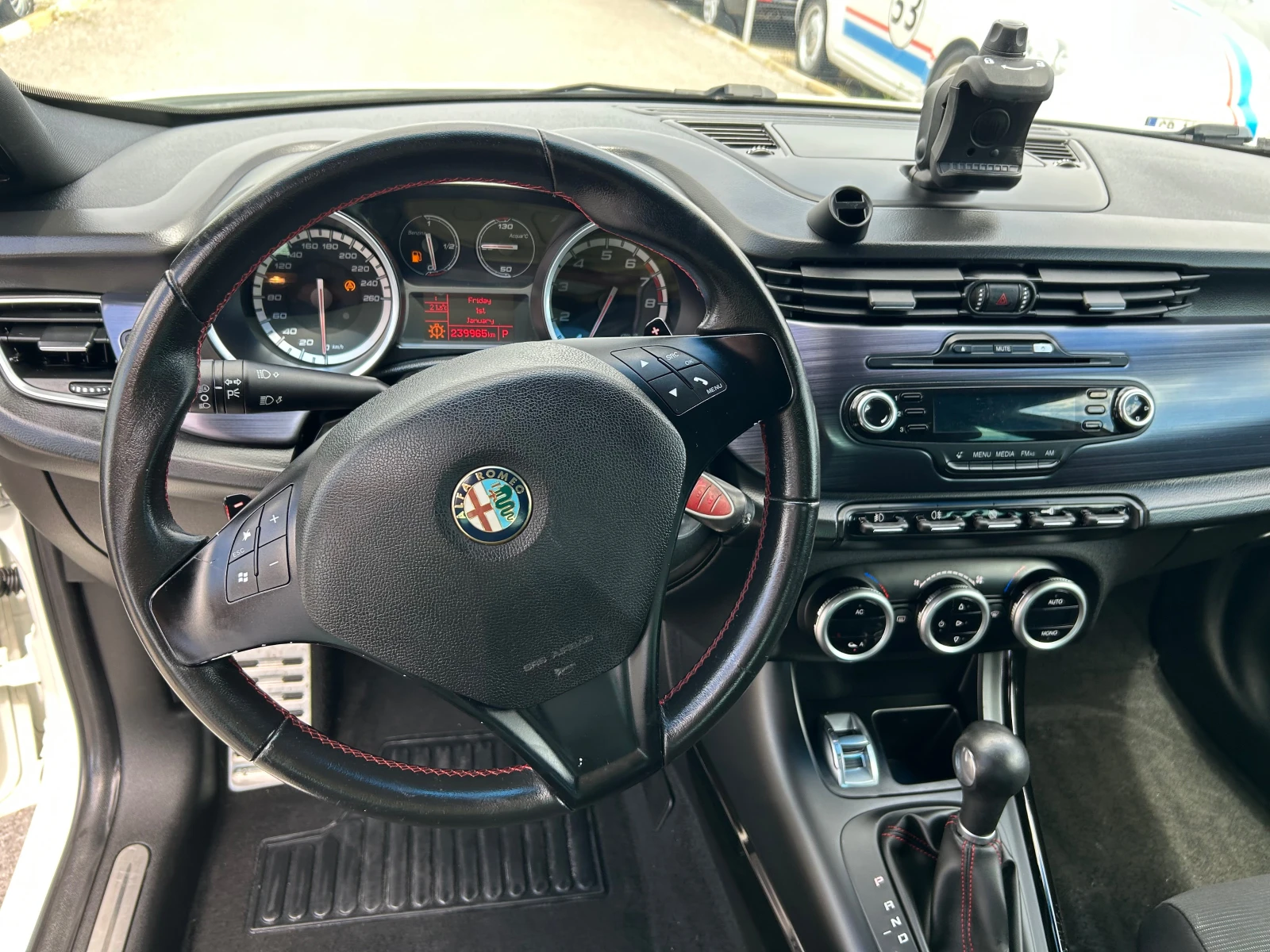 Alfa Romeo Giulietta 1.4t, снимка 12 - Автомобили и джипове - 54971754