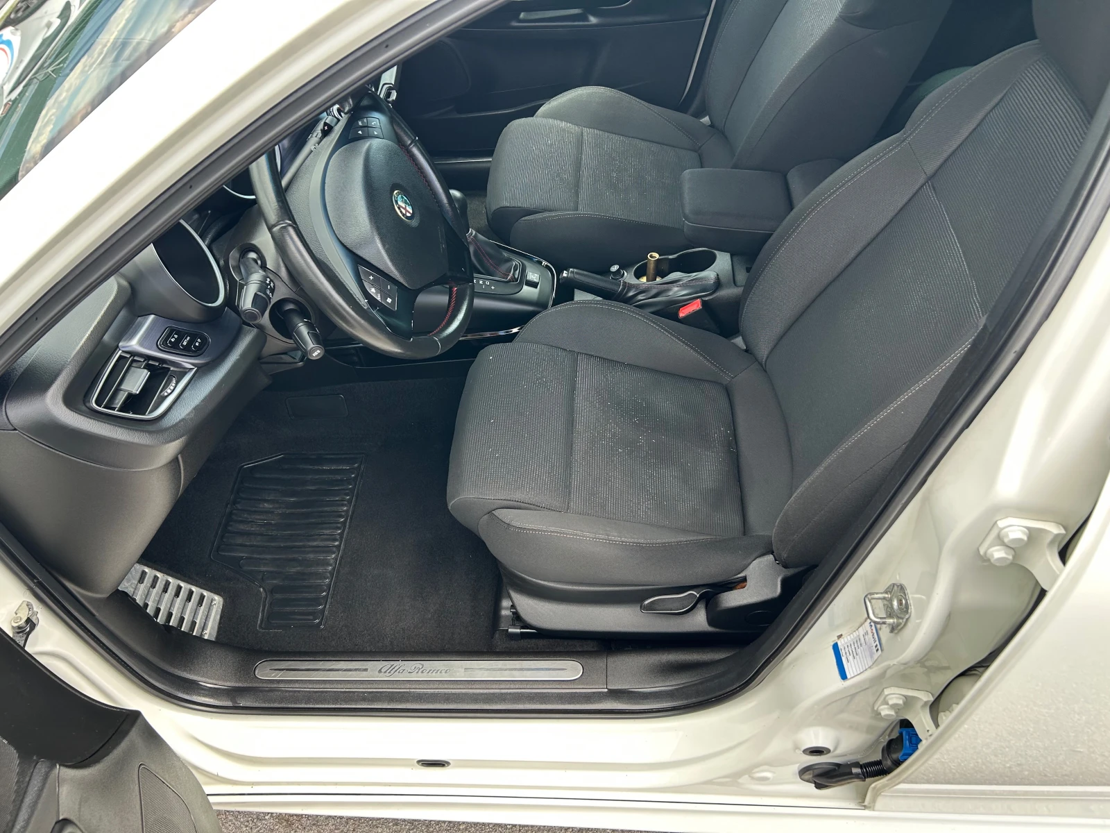 Alfa Romeo Giulietta 1.4t, снимка 8 - Автомобили и джипове - 54971754