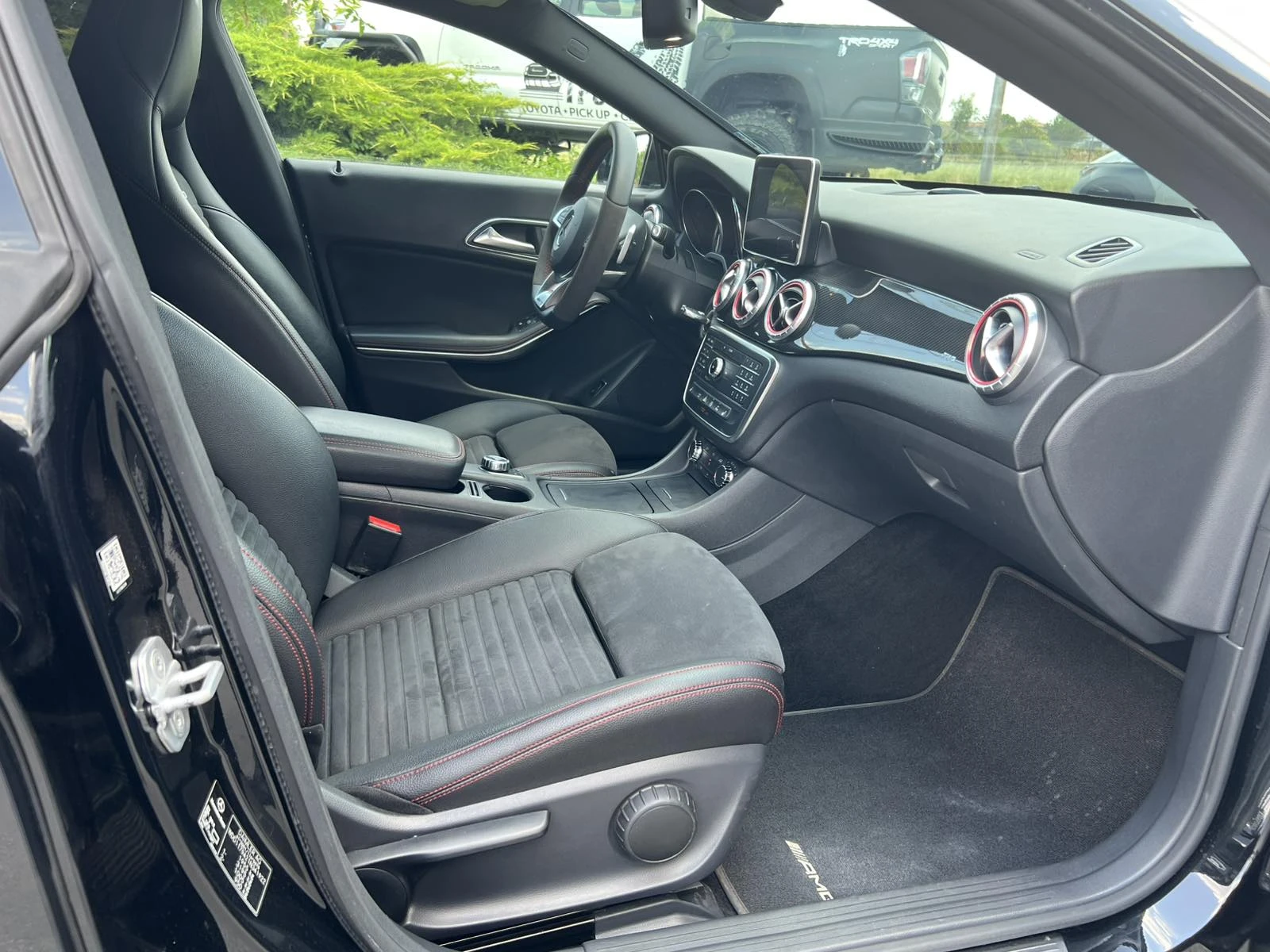Mercedes-Benz CLA 180 AMG Line AUTOMATIC, снимка 11 - Автомобили и джипове - 55122981