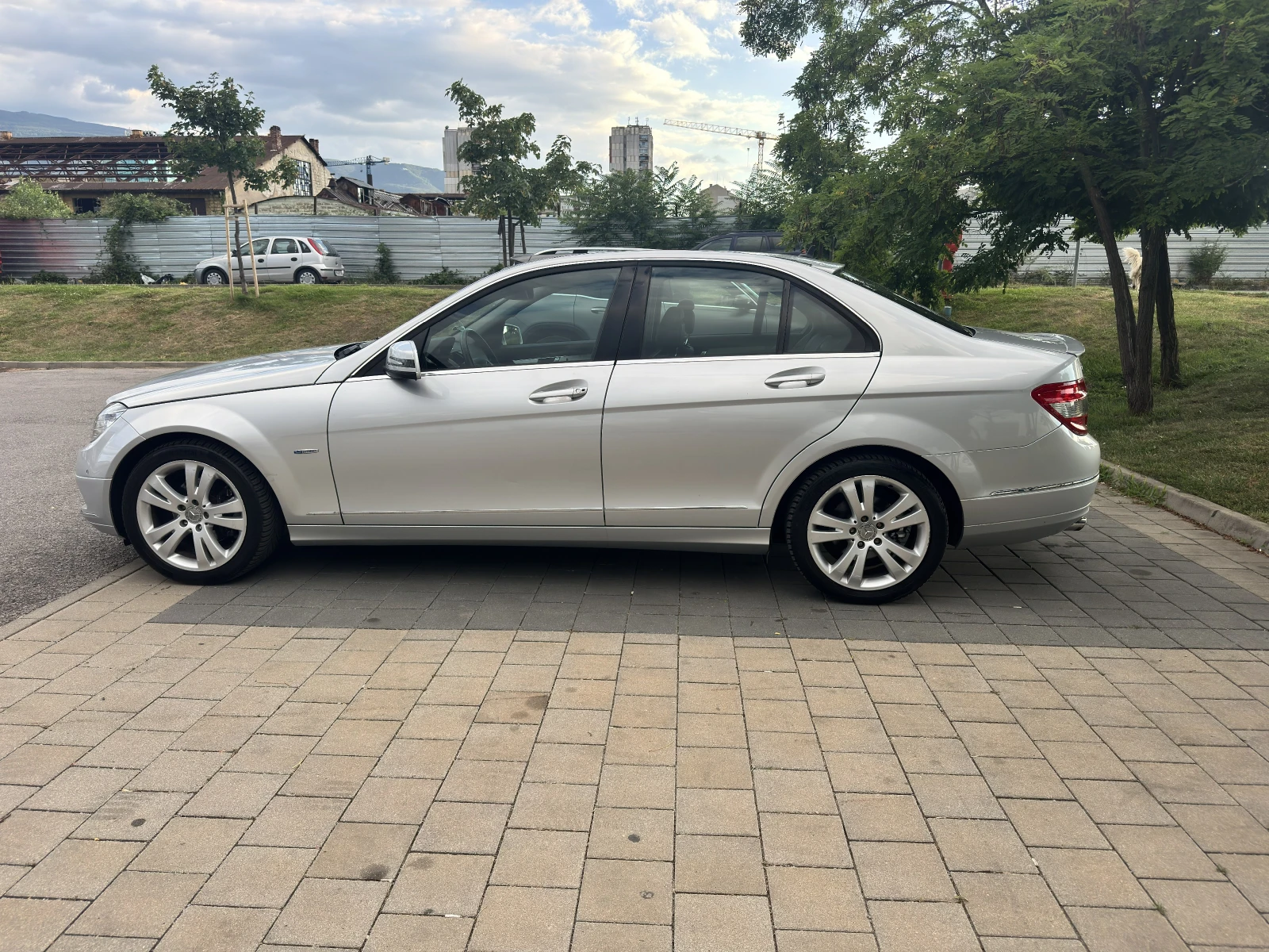 Mercedes-Benz C 180 CGI, снимка 4 - Автомобили и джипове - 55347385