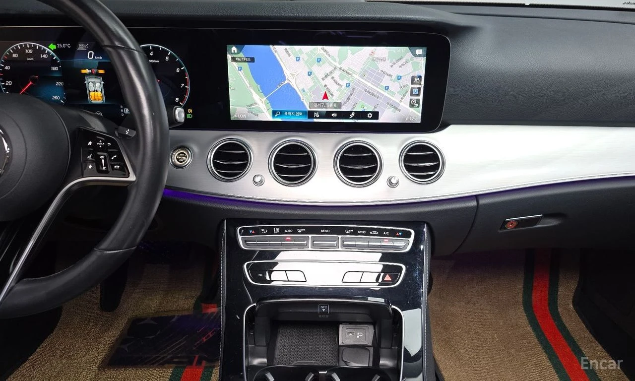 Mercedes-Benz E 250 AVANTGARDE* DISTRONIC* КАМЕРА* ШИБИДАХ* КРАЙНА ЦЕН, снимка 13 - Автомобили и джипове - 55446547