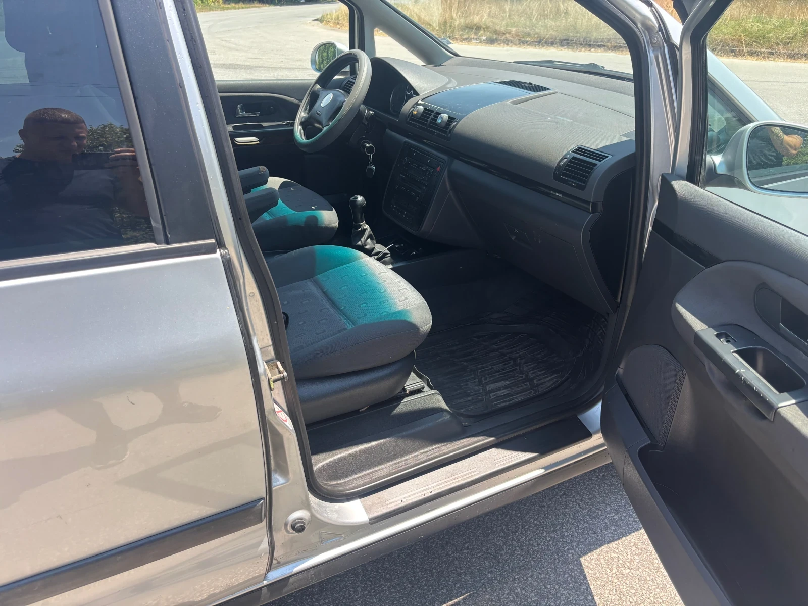 VW Sharan 1.9, снимка 11 - Автомобили и джипове - 55633647