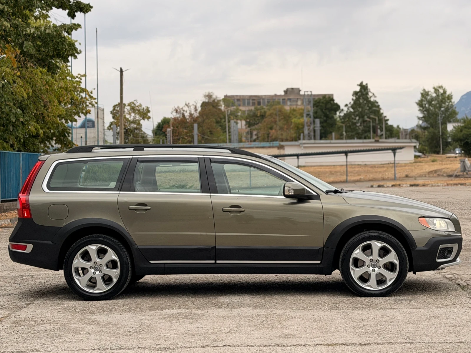Volvo Xc70 2.4D/АВТОМАТ/ИТАЛИЯ, снимка 6 - Автомобили и джипове - 56431316