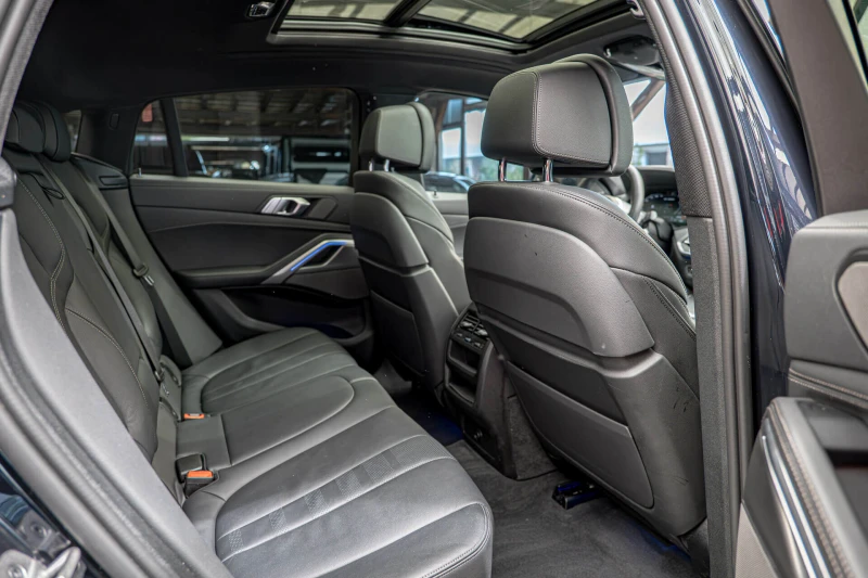 BMW X6 M50i/Harman Kardon/HuD/Панорама/Камера 360, снимка 8 - Автомобили и джипове - 49980857