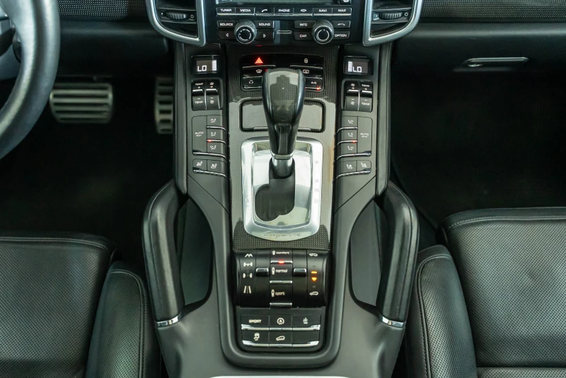 Porsche Cayenne Turbo S, снимка 13 - Автомобили и джипове - 51505661