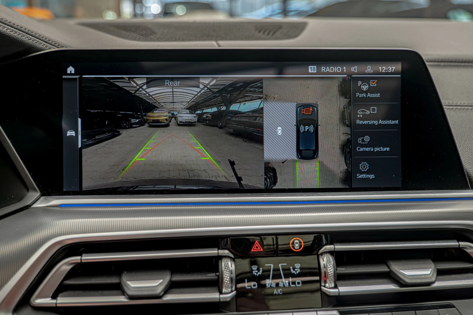 BMW X6 M50i/Harman Kardon/HuD/Панорама/Камера 360 - изображение 10