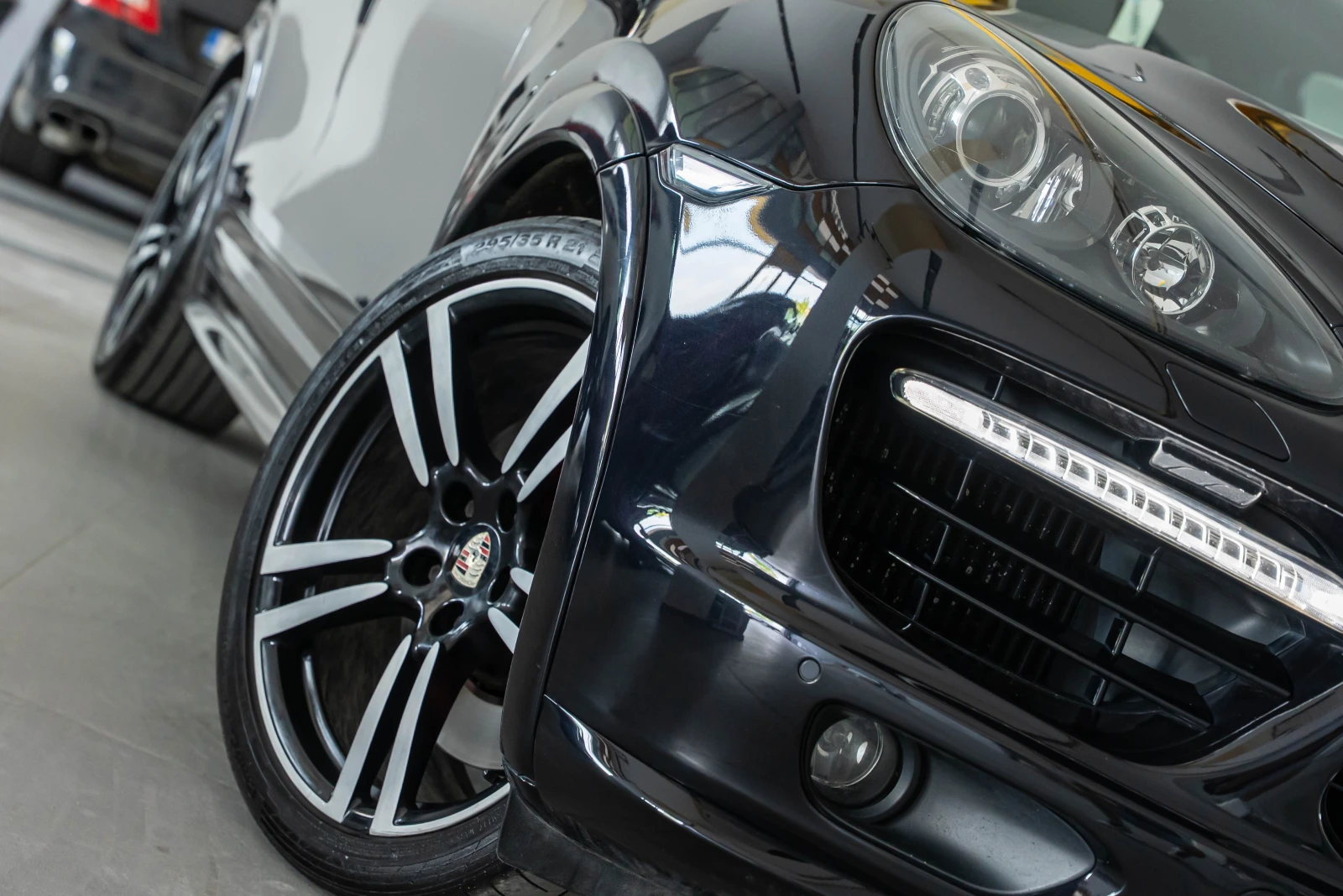 Porsche Cayenne Turbo S - изображение 3