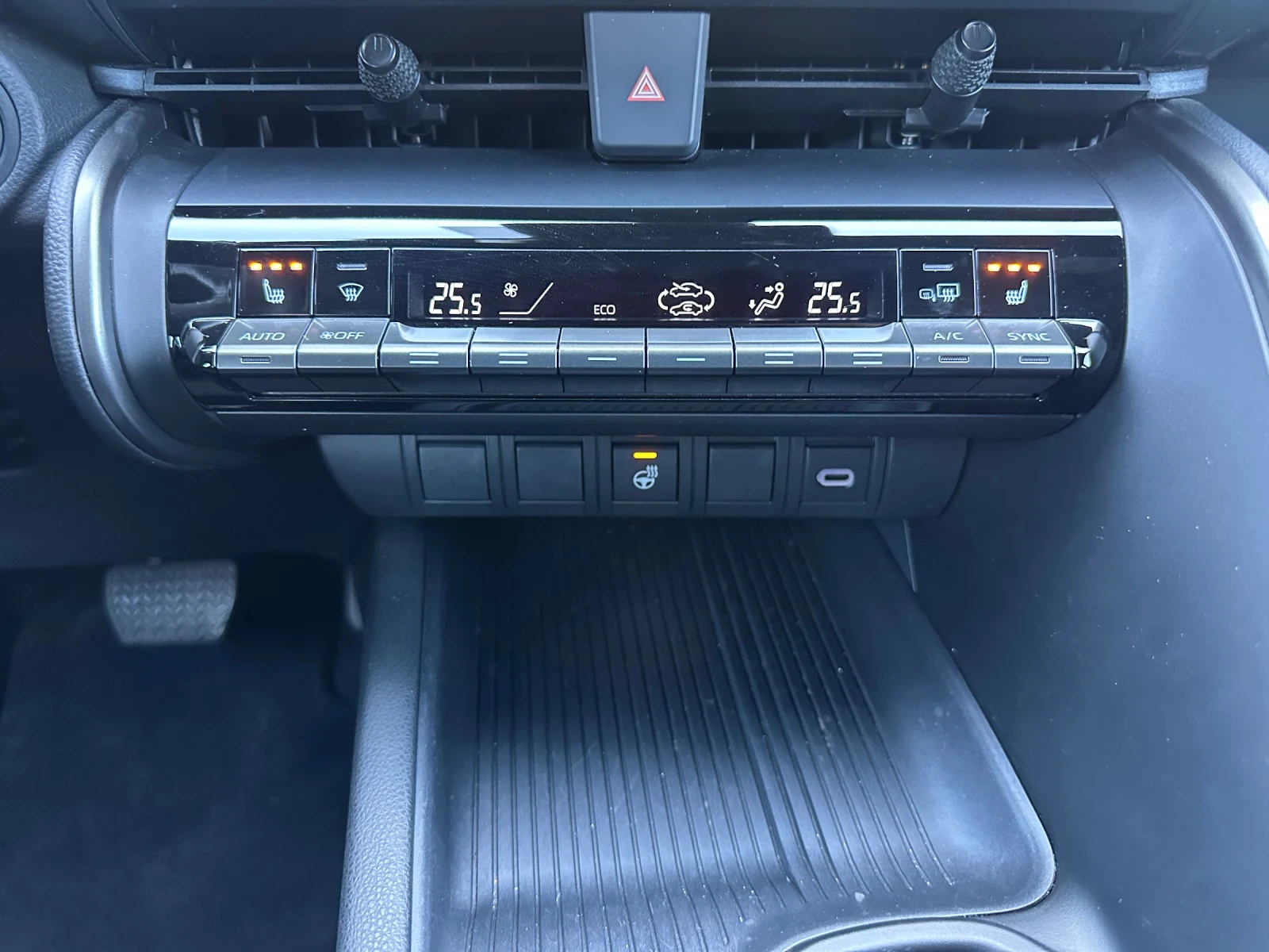 Toyota C-HR Plug-In* Club, снимка 14 - Автомобили и джипове - 53898510