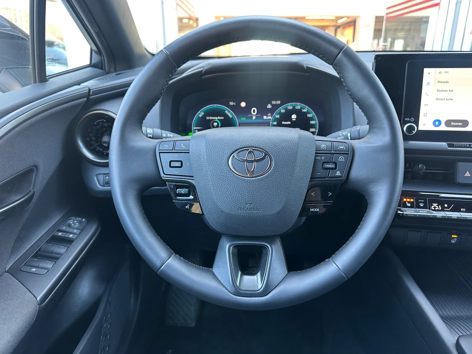 Toyota C-HR Plug-In* Club, снимка 12 - Автомобили и джипове - 53898510