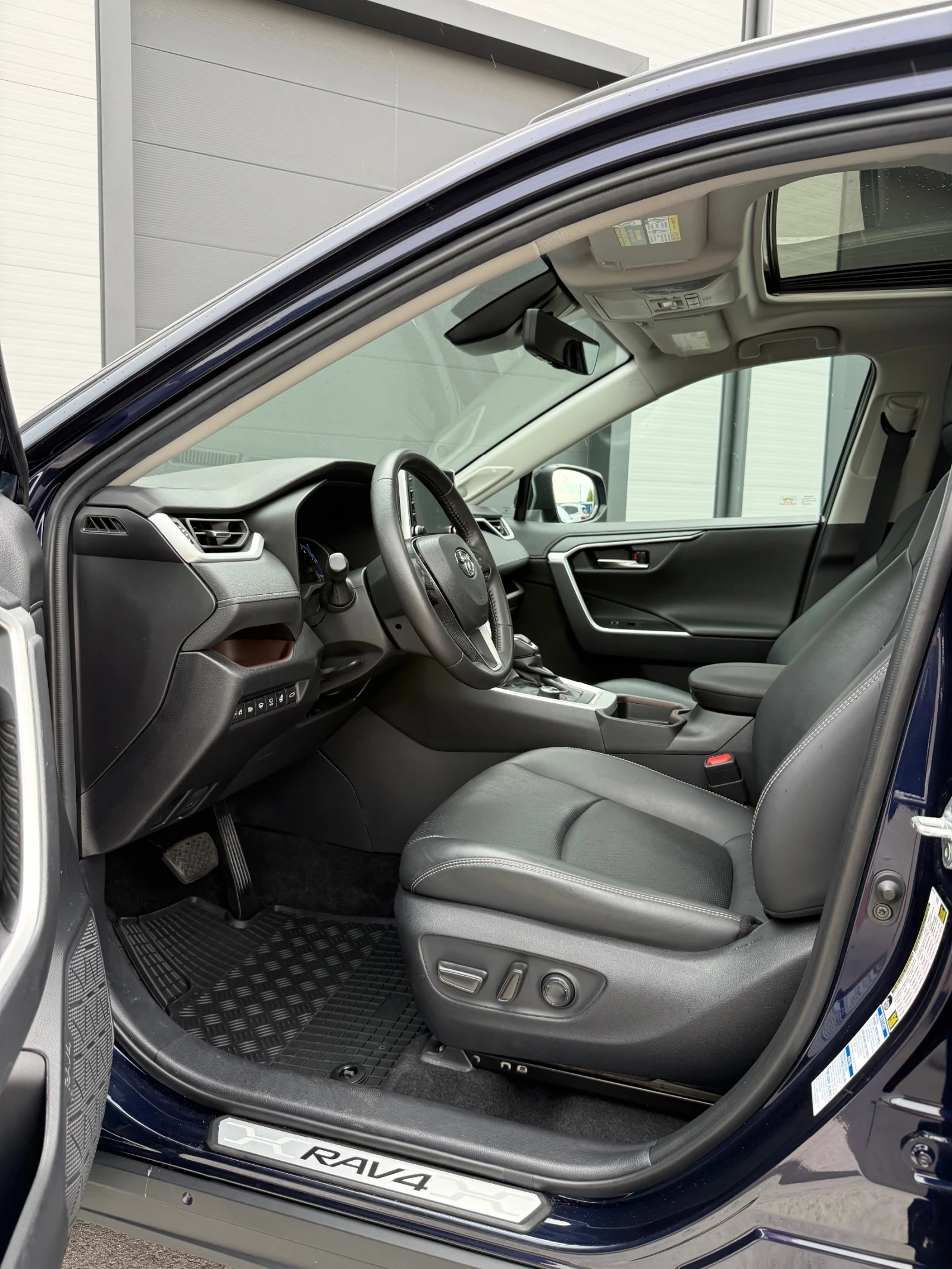 Toyota Rav4 2.5I* HYBRID* AWD* LIMITED, снимка 17 - Автомобили и джипове - 54999765