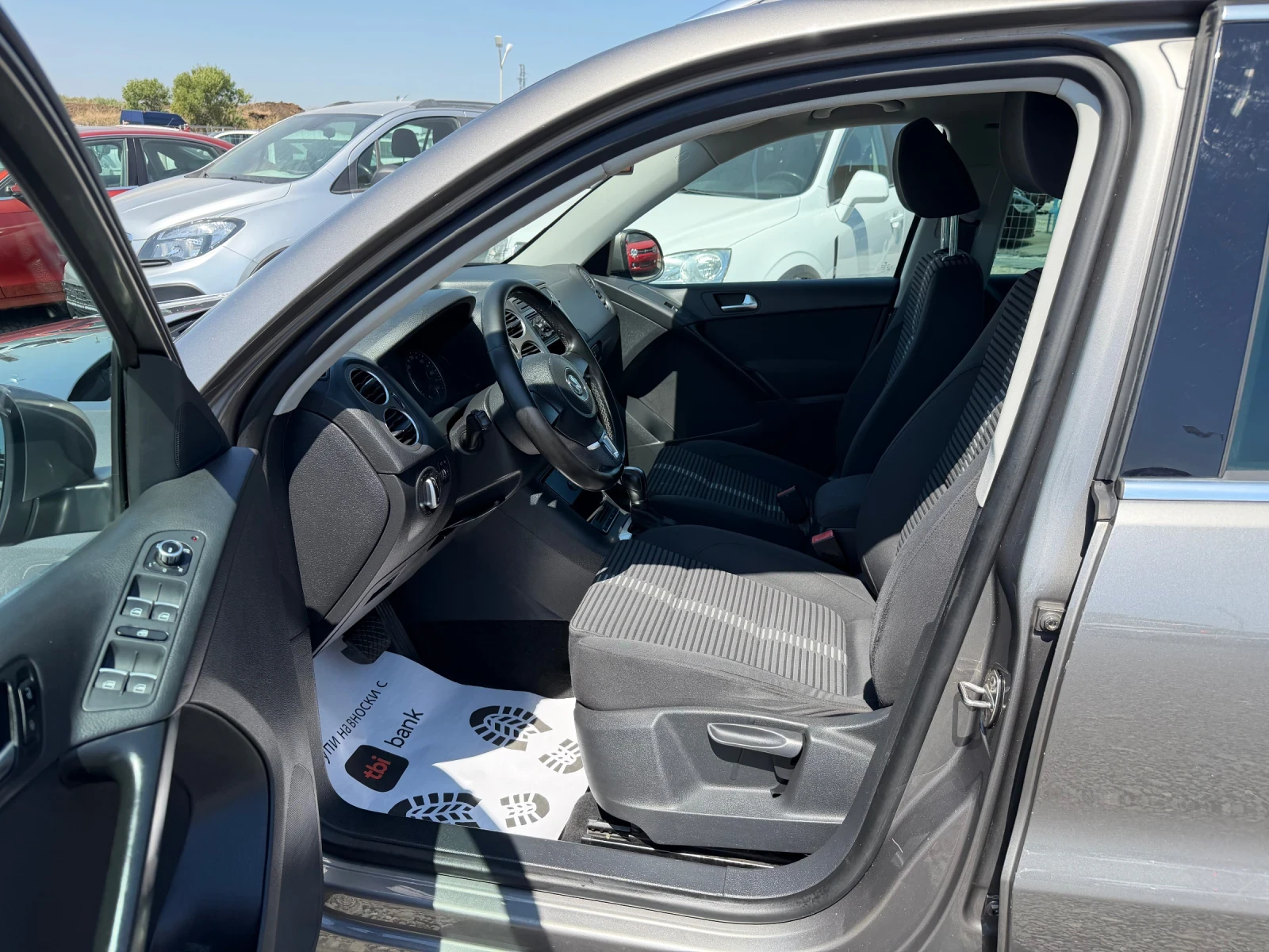 VW Tiguan 2.0 TDI АВТОМАТИК 4x4, снимка 8 - Автомобили и джипове - 55640357