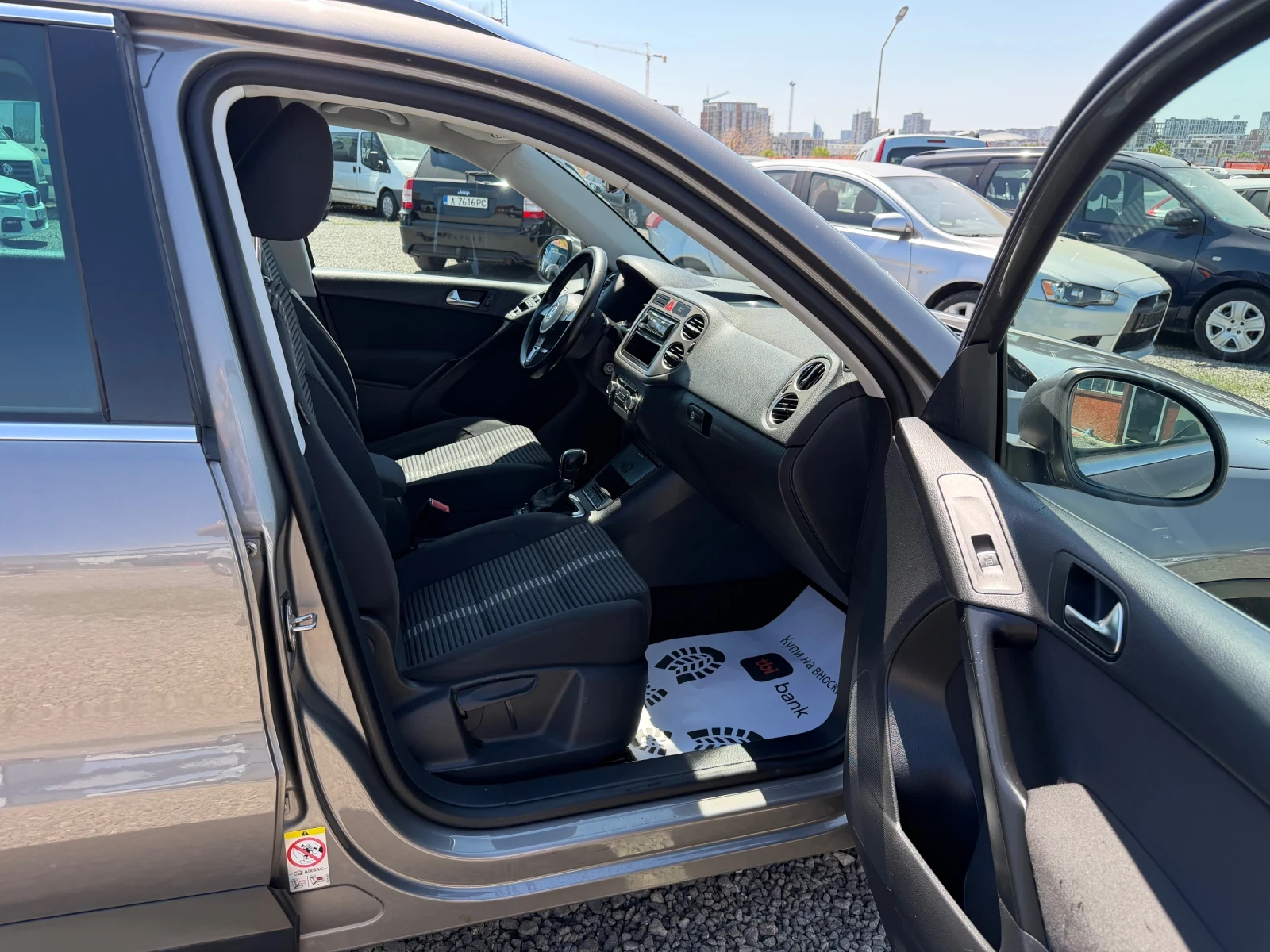VW Tiguan 2.0 TDI АВТОМАТИК 4x4, снимка 10 - Автомобили и джипове - 55640357
