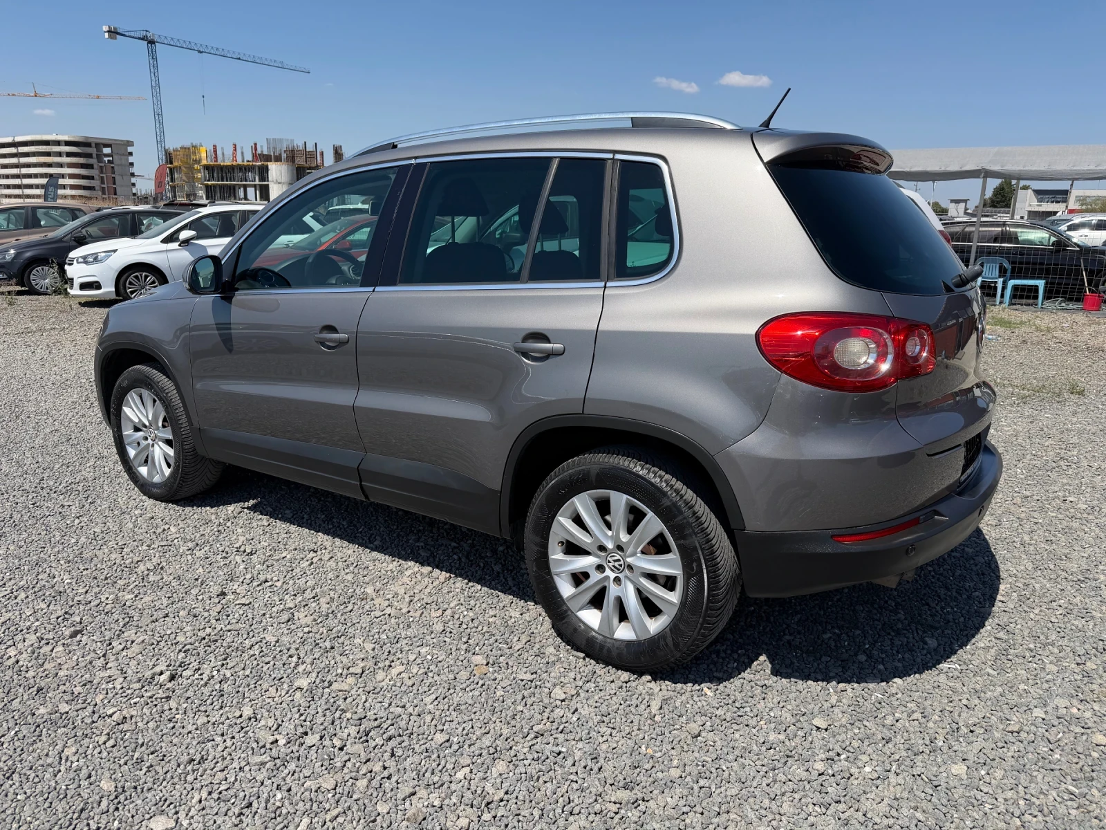 VW Tiguan 2.0 TDI АВТОМАТИК 4x4, снимка 4 - Автомобили и джипове - 55640357