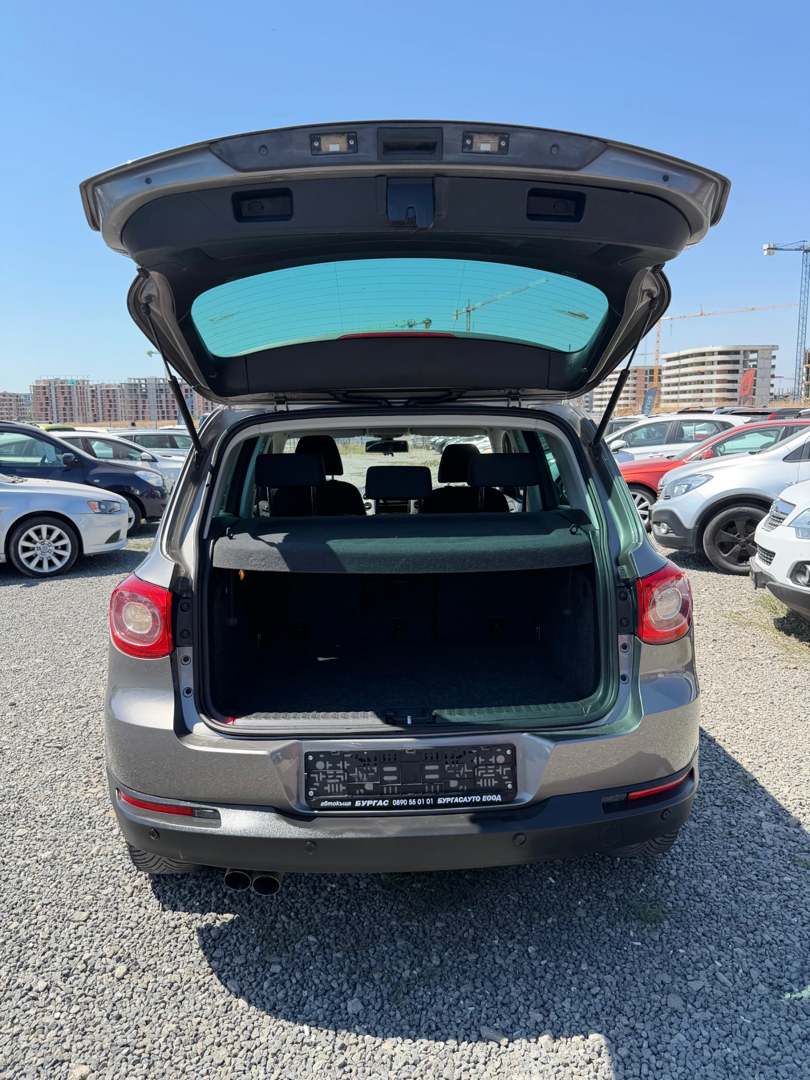 VW Tiguan 2.0 TDI АВТОМАТИК 4x4, снимка 7 - Автомобили и джипове - 55640357