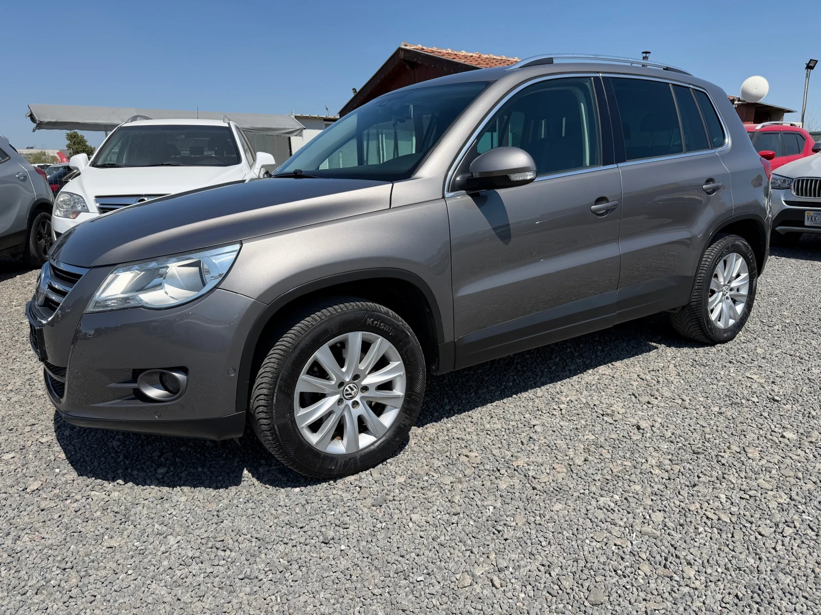VW Tiguan 2.0 TDI АВТОМАТИК 4x4, снимка 3 - Автомобили и джипове - 55640357