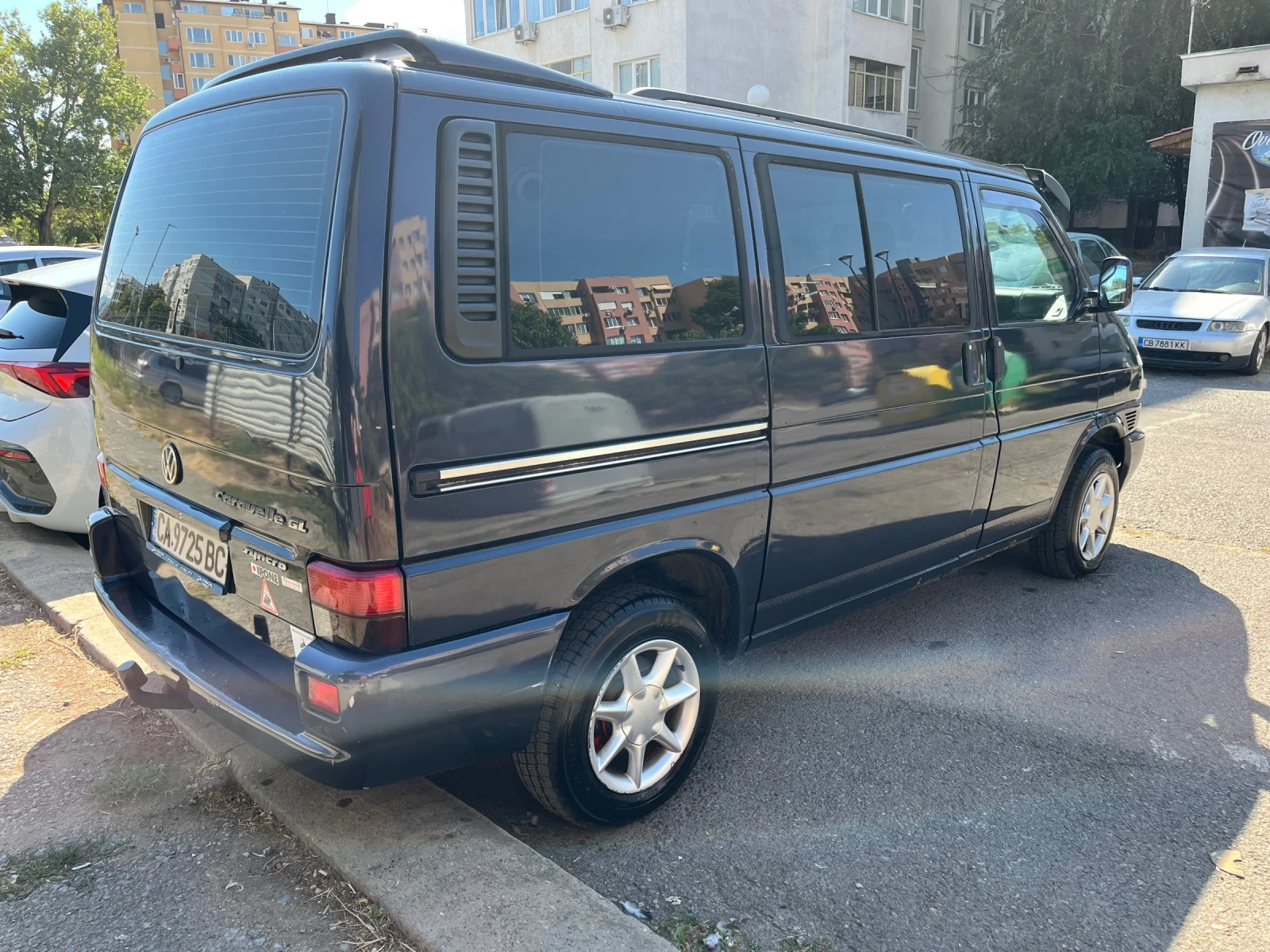VW Caravelle, снимка 2 - Бусове и автобуси - 56089863