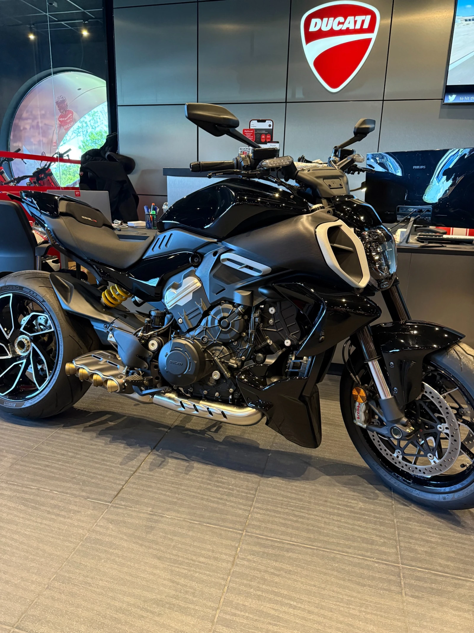 Ducati Diavel V4
