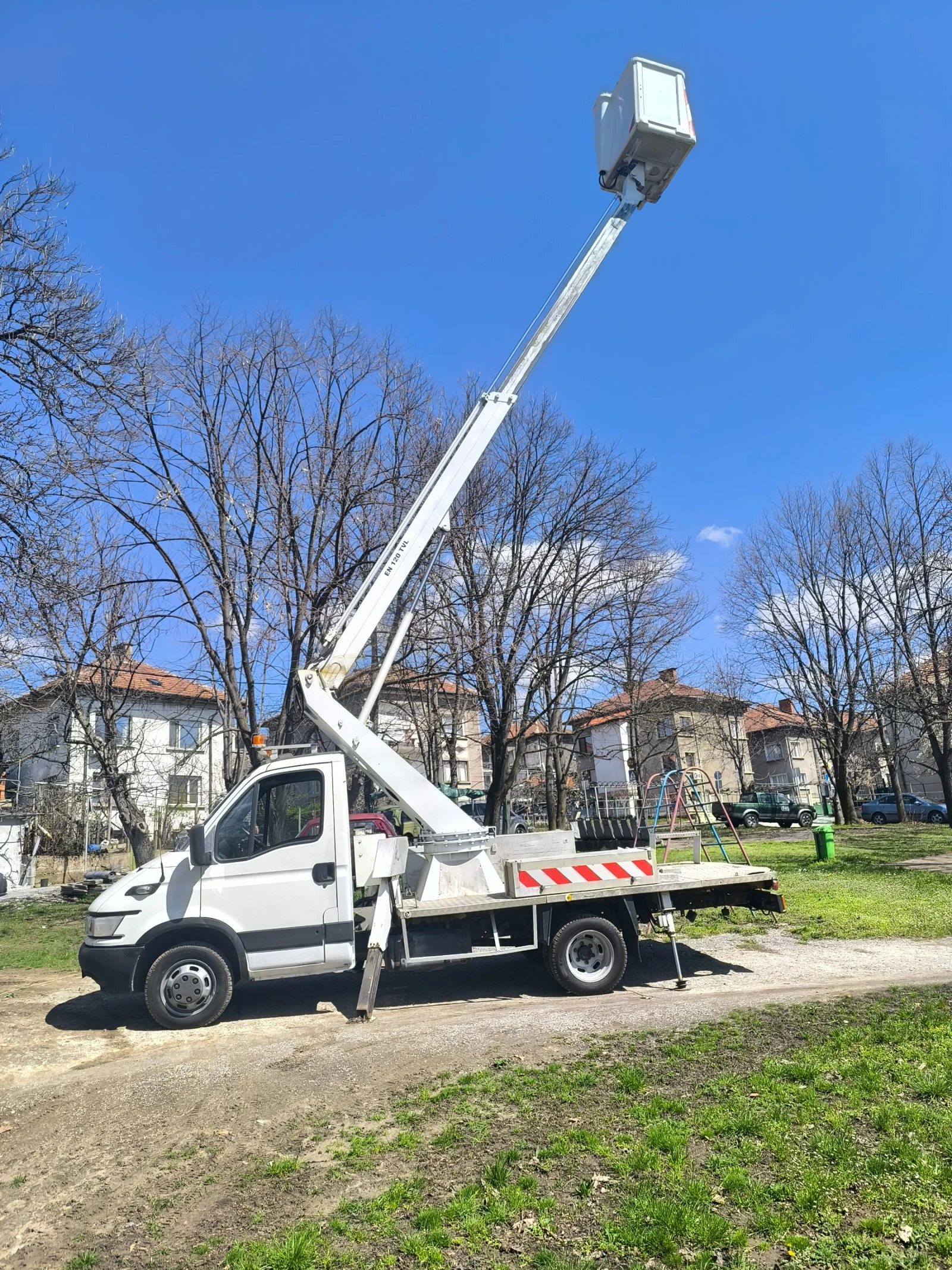 Автовишка Iveco 35С12, снимка 2 - Индустриална техника - 54653269