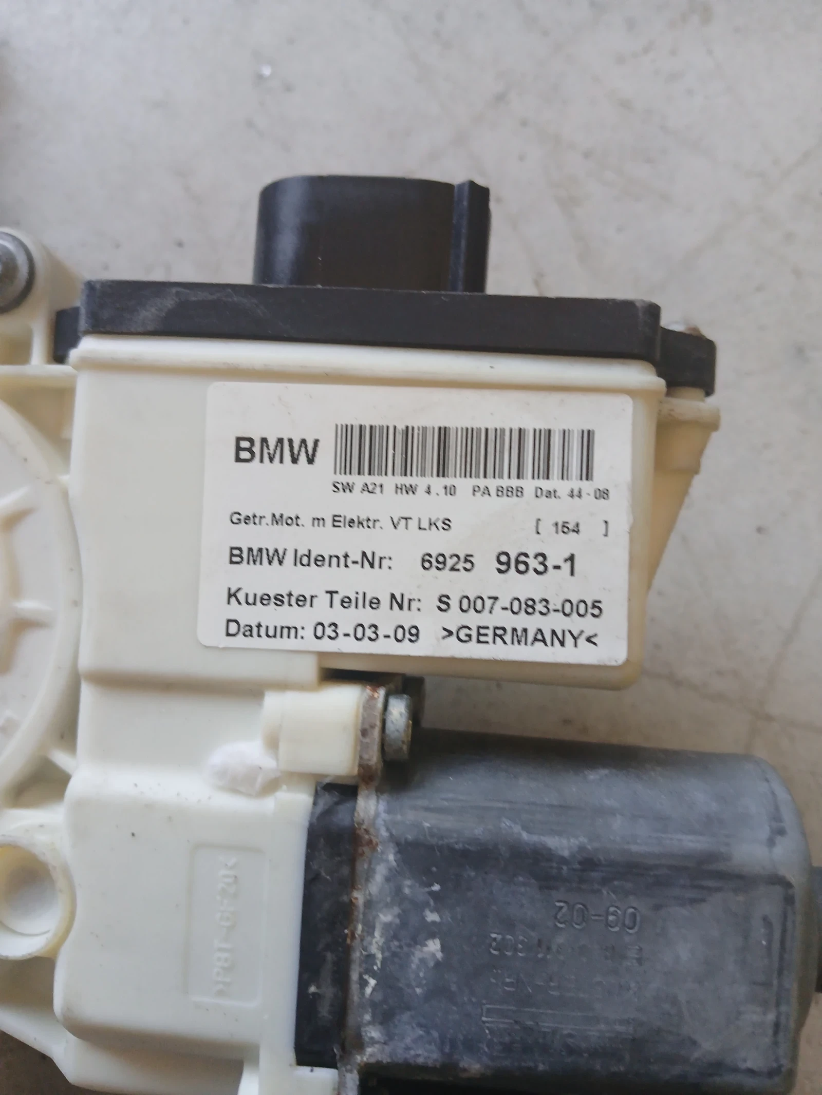 6925 963-01 преден ляв механизъм с моторче задна стъкло BMW Х3 2009г , снимка 2 - Части - 55989319