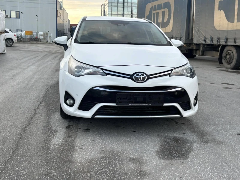 Toyota Avensis 1.8i БЕНЗИН, снимка 1 - Автомобили и джипове - 47315686