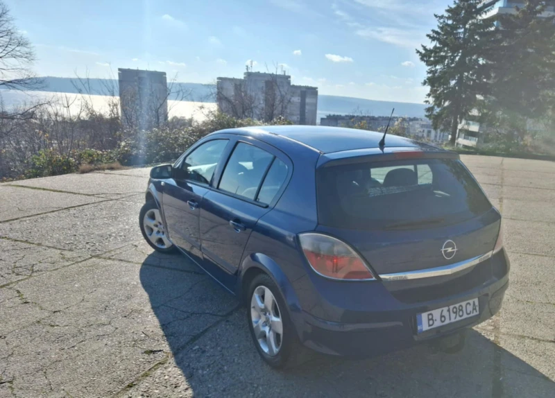 Opel Astra 1.9 CDTI, снимка 7 - Автомобили и джипове - 48366648