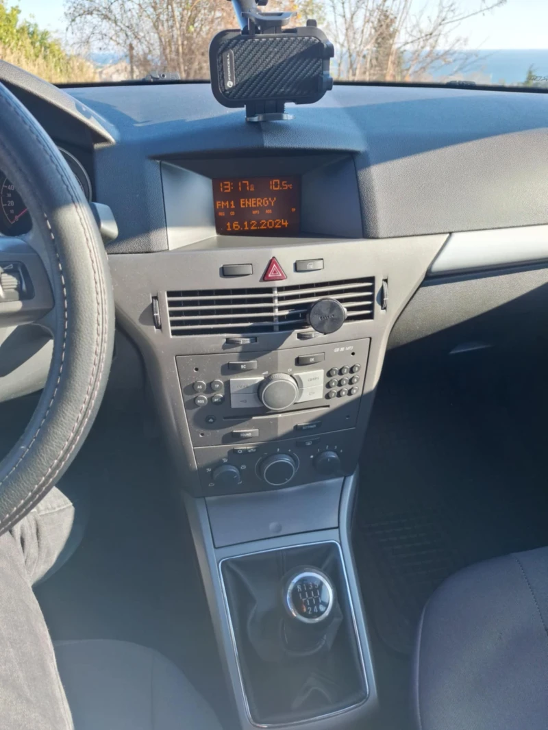 Opel Astra 1.9 CDTI, снимка 11 - Автомобили и джипове - 48366648