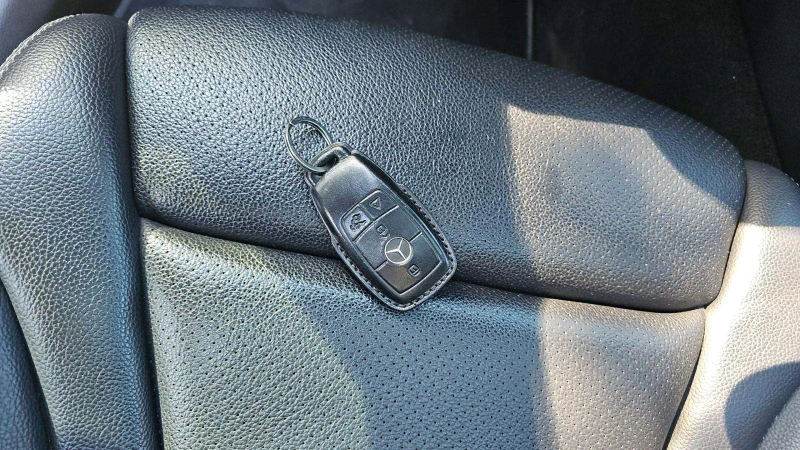 Mercedes-Benz C 300, снимка 16 - Автомобили и джипове - 53505798