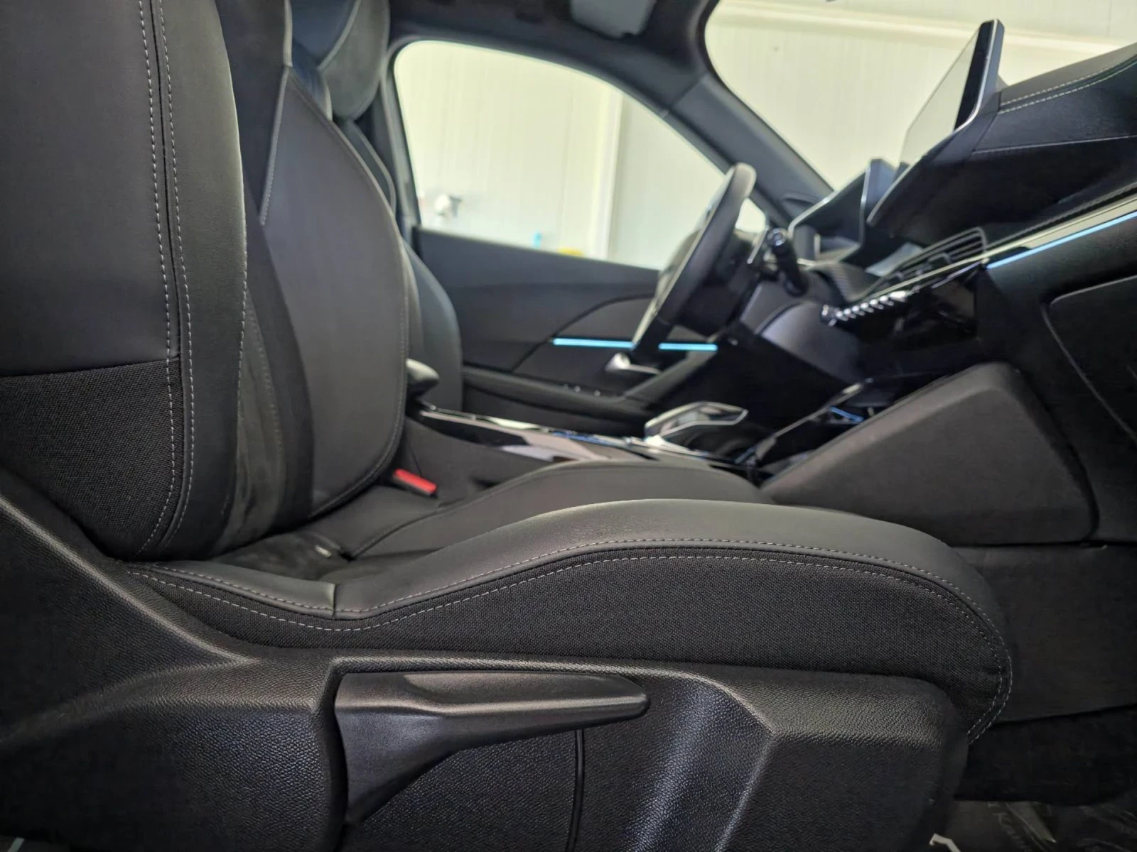 Peugeot 2008 1.2GT PURETECH 131 EAT8  - изображение 9