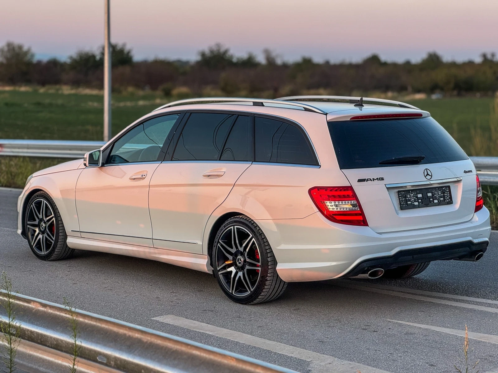 Mercedes-Benz C 300 4 MATIC AMG  - изображение 5