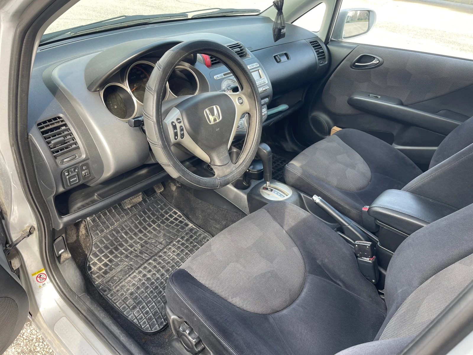 Honda Jazz 1.4i - изображение 6