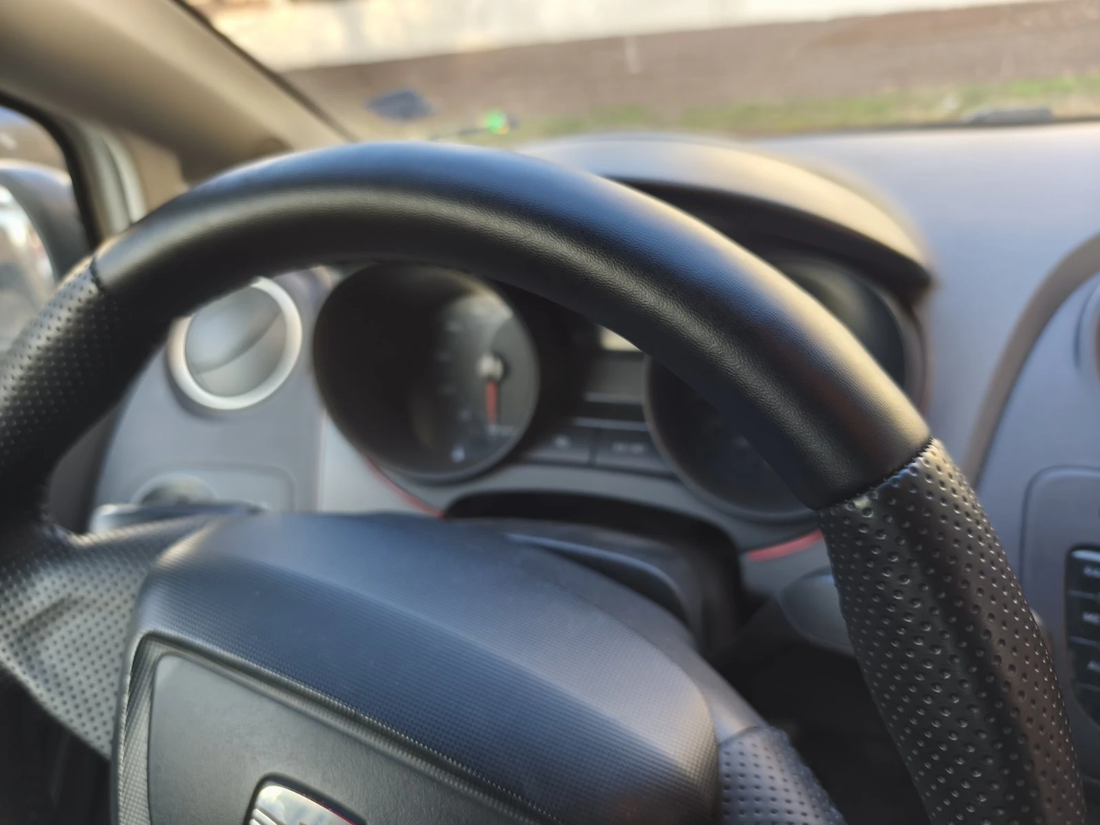 Seat Ibiza Обслужена//Всичко платено/, снимка 5 - Автомобили и джипове - 53806926