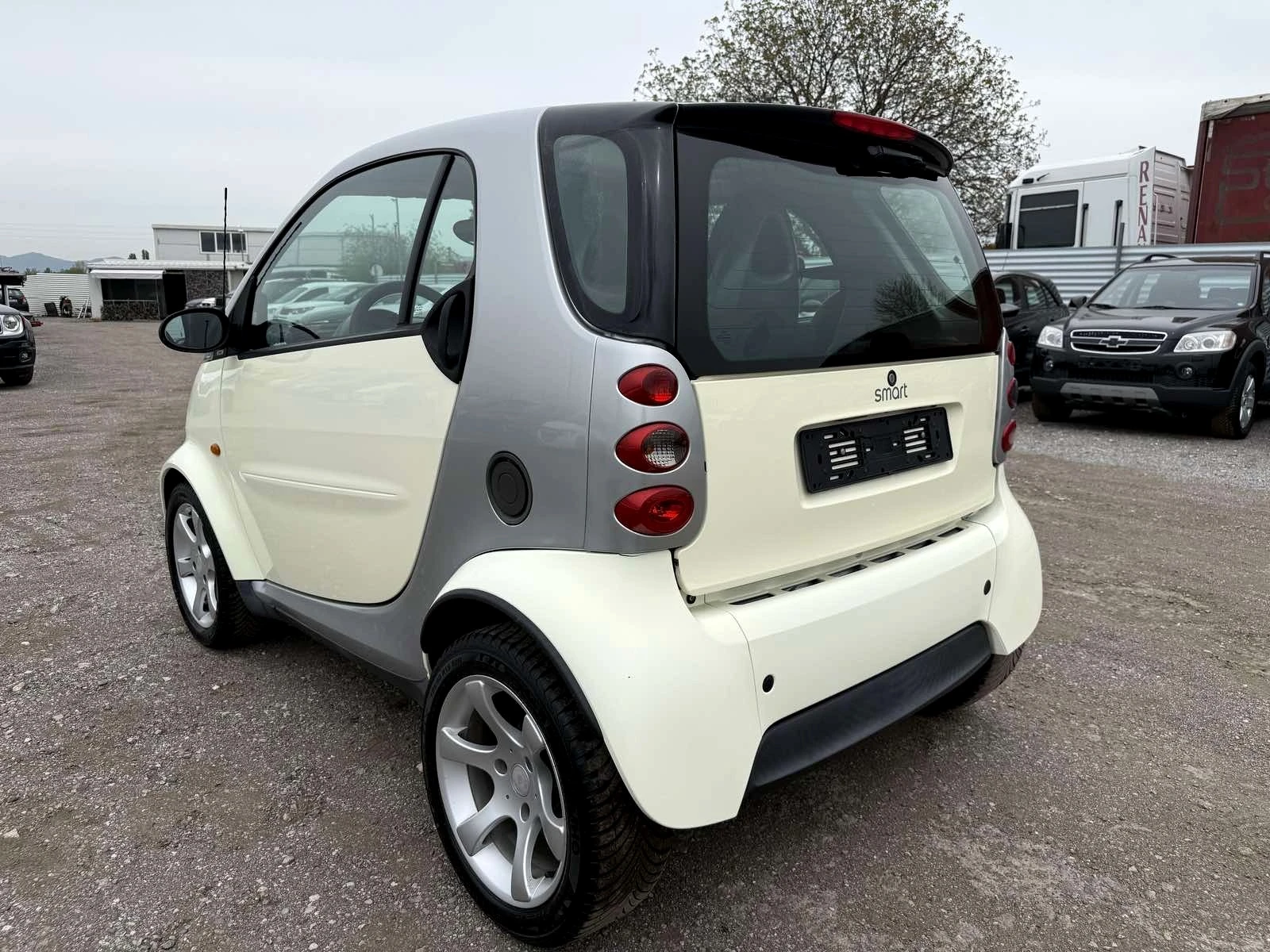 Smart Fortwo Топ състояние, снимка 3 - Автомобили и джипове - 54500043