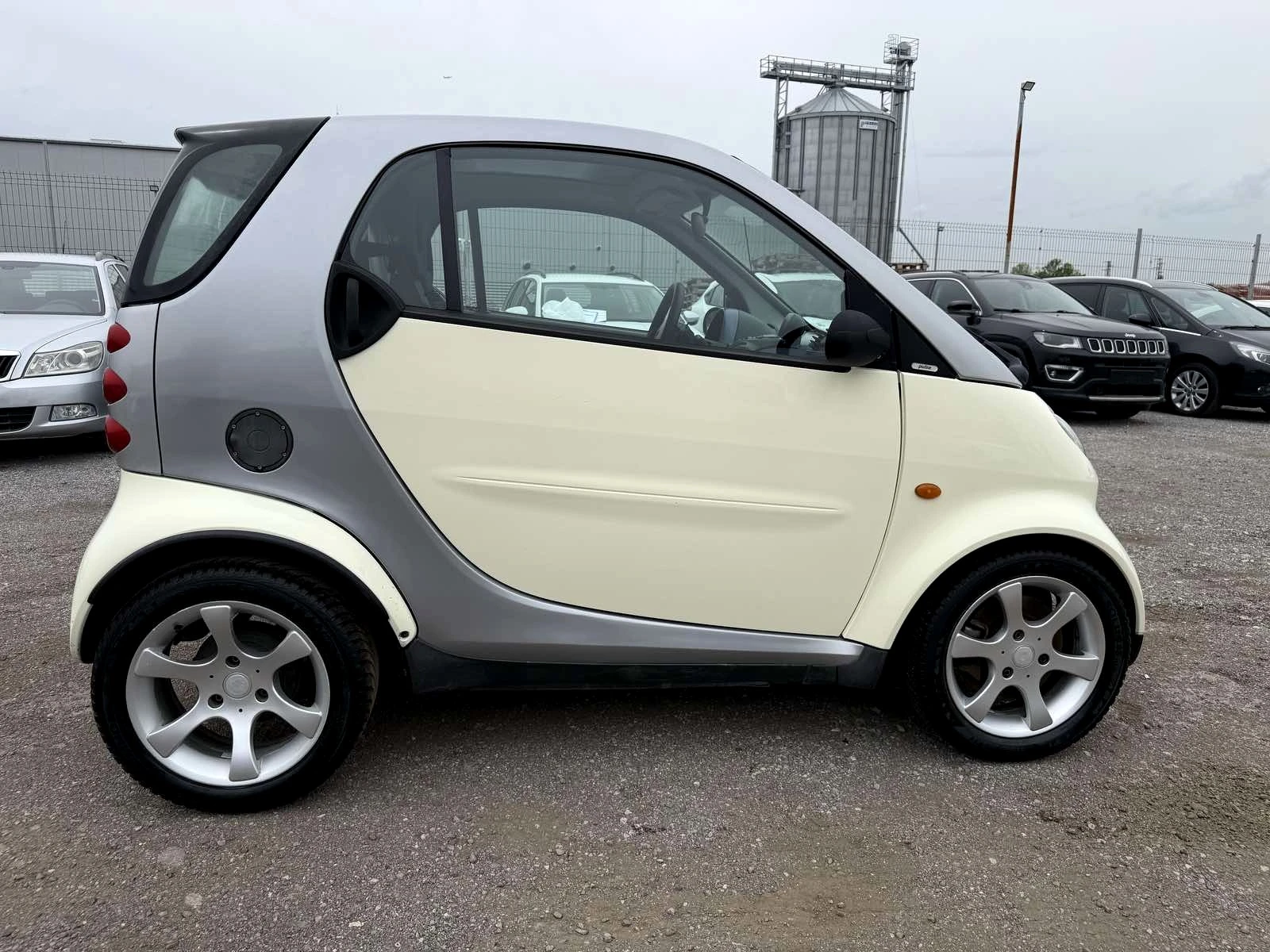 Smart Fortwo Топ състояние, снимка 6 - Автомобили и джипове - 54500043