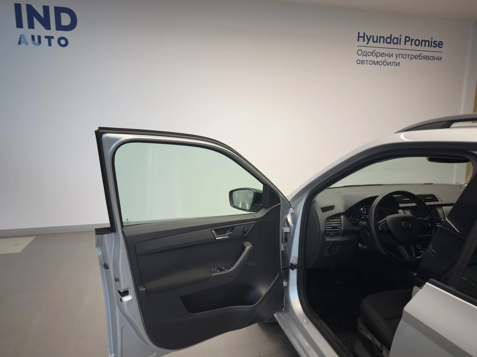 Skoda Fabia STYLE, снимка 10 - Автомобили и джипове - 54567290