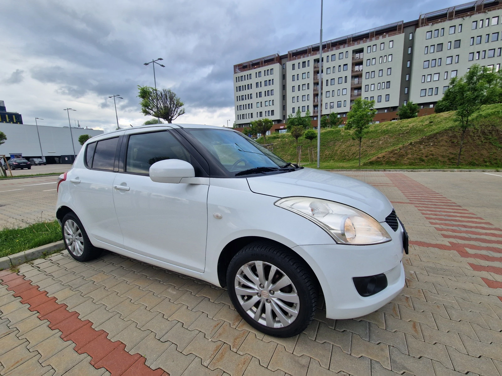 Suzuki Swift 1, 2i 4x4, снимка 8 - Автомобили и джипове - 54658450