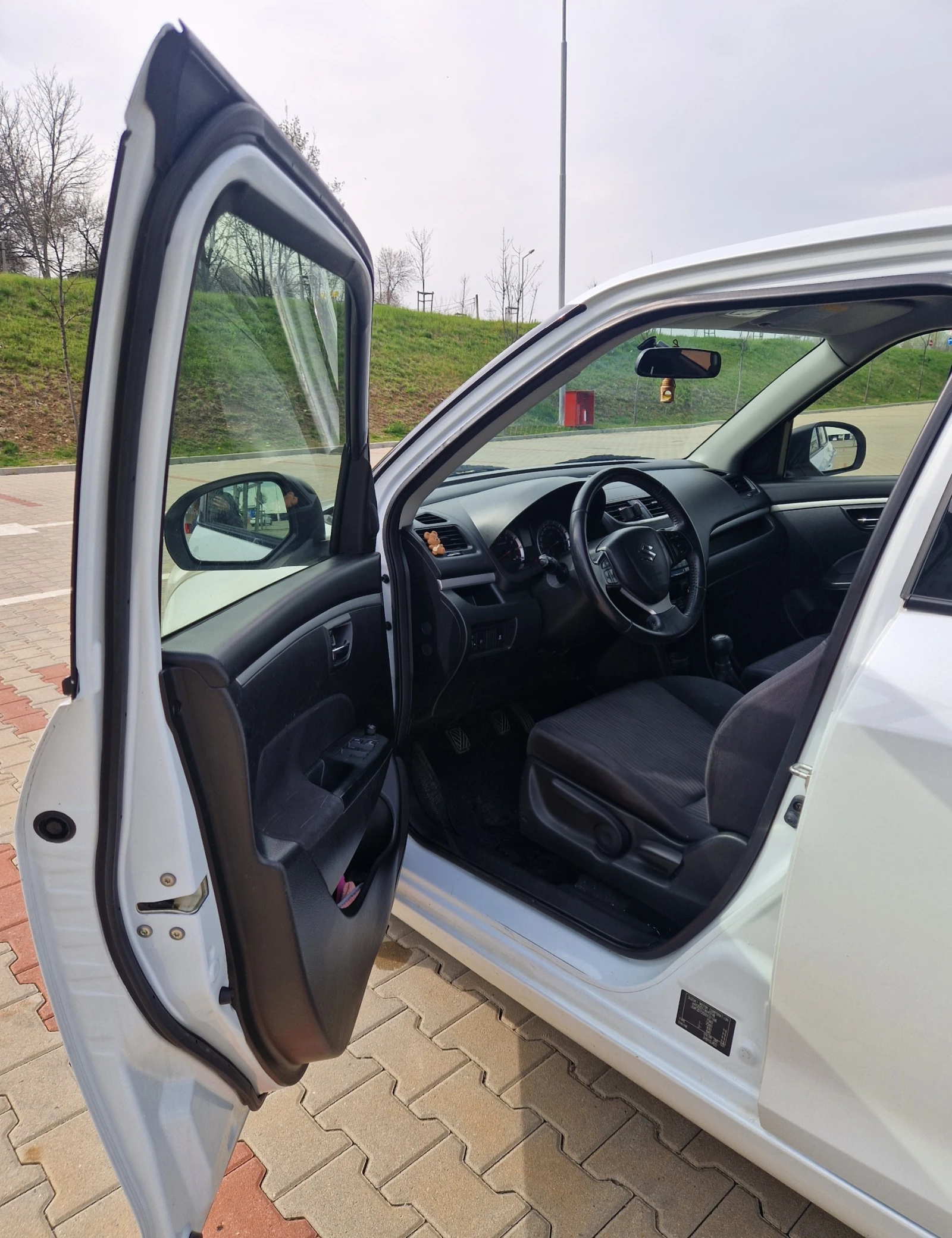 Suzuki Swift 1, 2i 4x4, снимка 9 - Автомобили и джипове - 54658450
