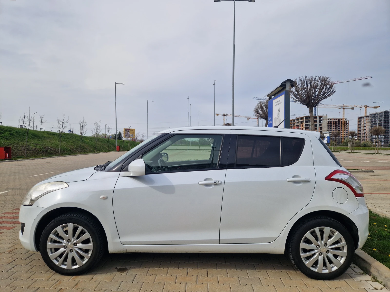 Suzuki Swift 1, 2i 4x4, снимка 3 - Автомобили и джипове - 54658450