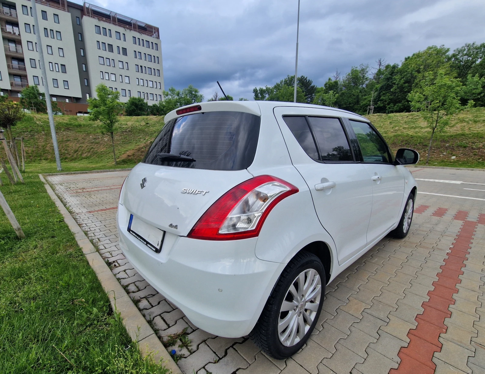 Suzuki Swift 1, 2i 4x4, снимка 6 - Автомобили и джипове - 54658450