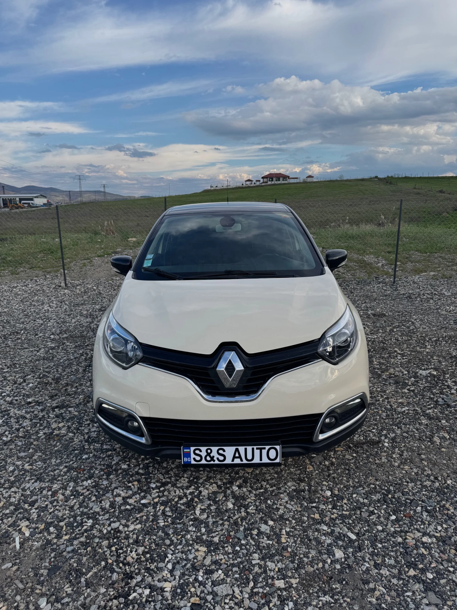 Renault Captur 1.5, снимка 2 - Автомобили и джипове - 54905524