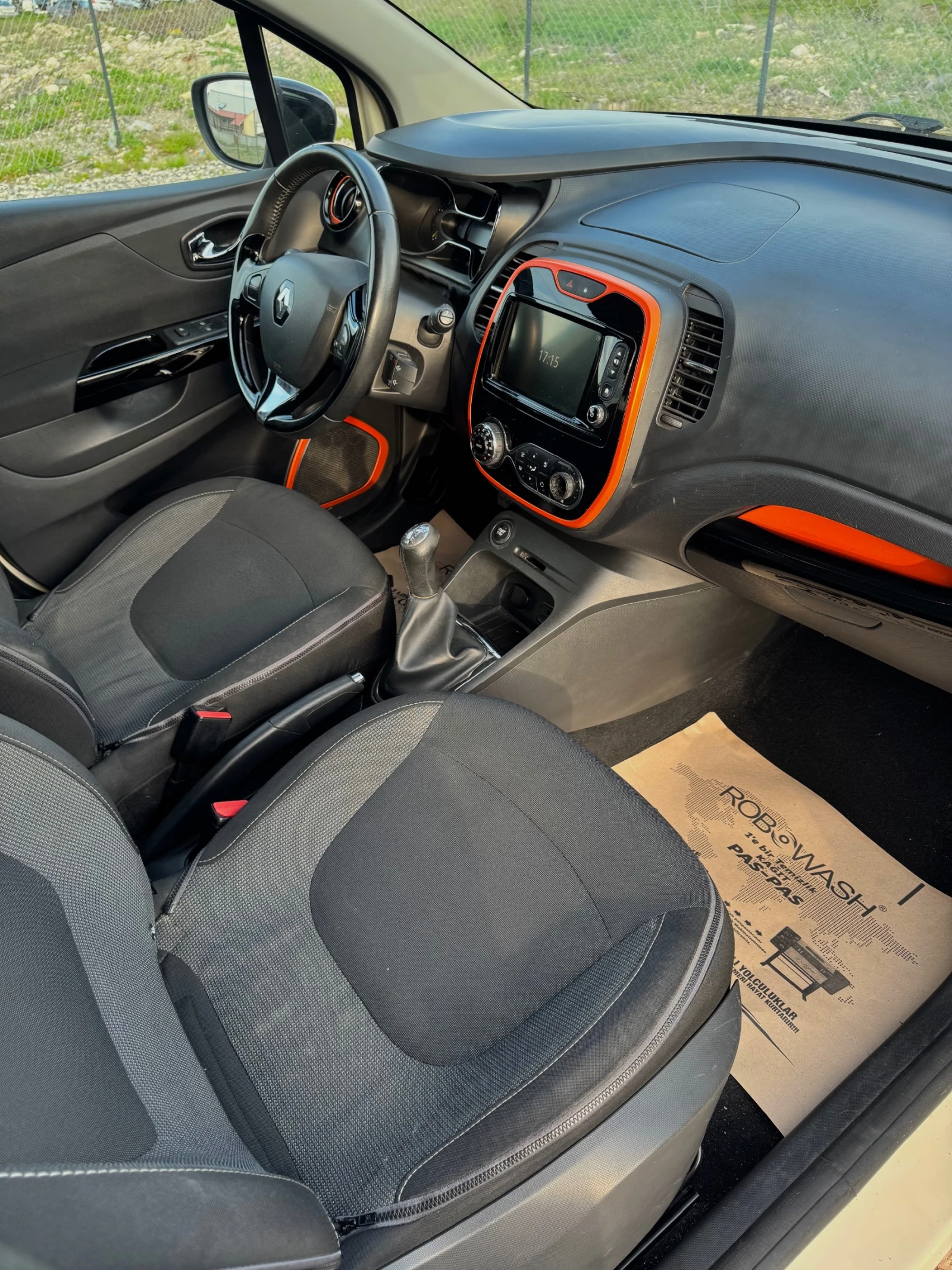 Renault Captur 1.5, снимка 8 - Автомобили и джипове - 54905524