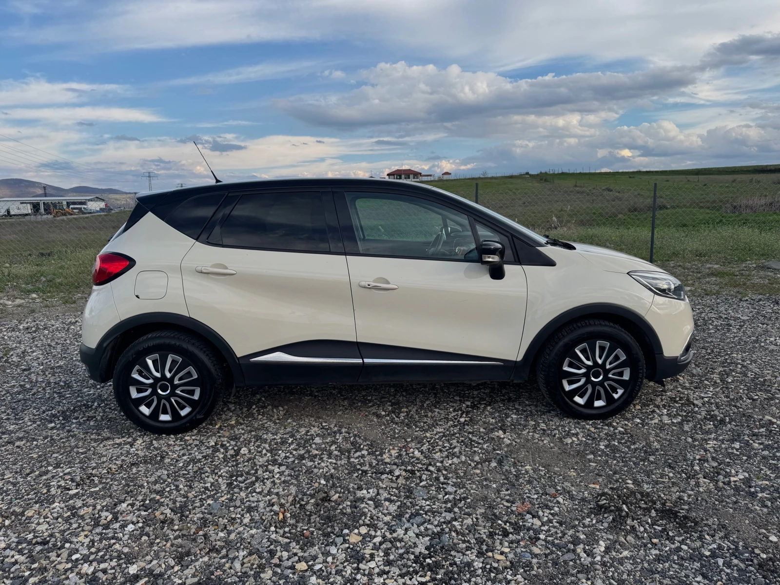 Renault Captur 1.5, снимка 4 - Автомобили и джипове - 54905524